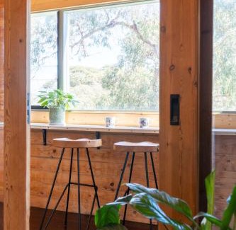 Wallington Apartment | Homestead Loft retreat Heated Pool, Spa, Basketball court, Spa bath in loft