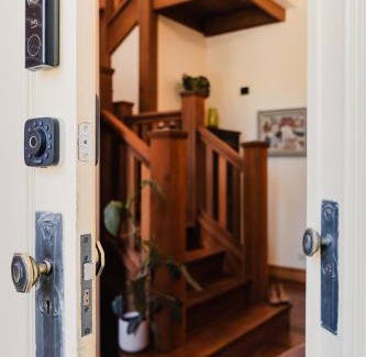 Wallington Apartment | Homestead Loft retreat Heated Pool, Spa, Basketball court, Spa bath in loft