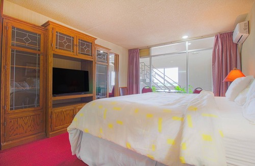 Liberal Hotel | HomeTown Inn by OYO - Liberal, KS