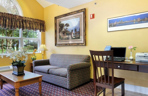 Southpoint Hotel | Hometown Inn & Suites Jacksonville - Butler Blvd./Southpoint