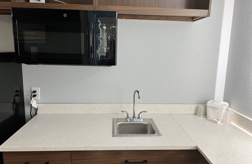 Georgetown Hotel | HomeTowne Studios by Red Roof Georgetown, KY