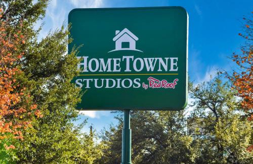 Far North Dallas Hotel | HomeTowne Studios by Red Roof Dallas - North Addison - Tollway