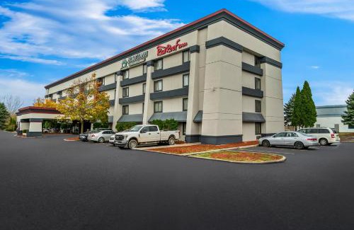 Flint Hotel | HomeTowne Studios by Red Roof Flint