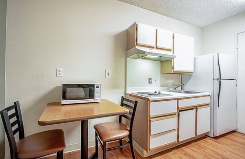 North Mountain Hotel | HomeTowne Studios by Red Roof Phoenix - Black Canyon Highway