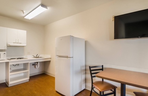 Aurora Hotel | HomeTowne Studios By Red Roof Denver - Airport/Aurora