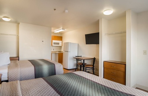 Aurora Hotel | HomeTowne Studios By Red Roof Denver - Airport/Aurora