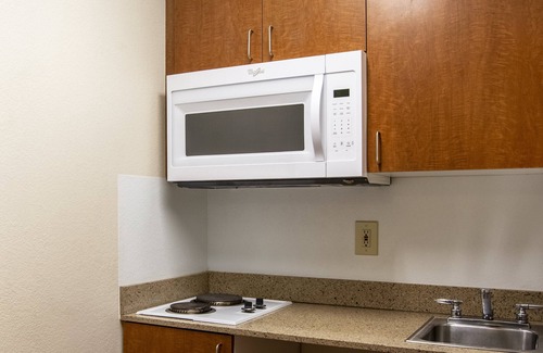 Salem Hotel | HomeTowne Studios by Red Roof Salem, OR