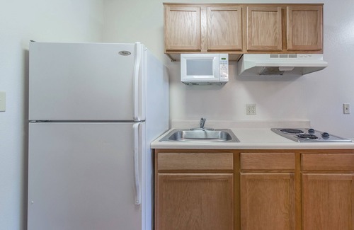 Columbus Hotel | HomeTowne Studios by Red Roof Columbus