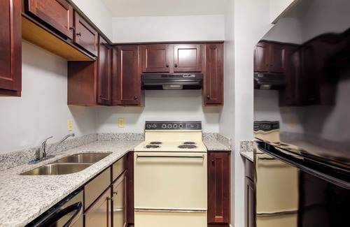 Madison Hotel | HomeTowne Studios by Red Roof Huntsville - Madison