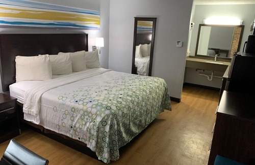 Battle Creek Hotel | HomeTowne Studios by Red Roof Battle Creek