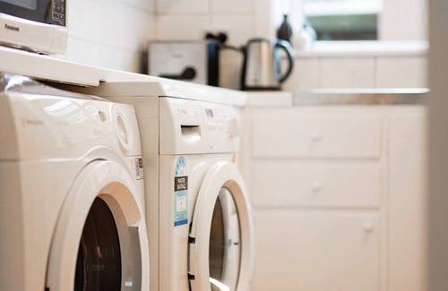 Thornbury Apartment | Homey 1 bdrm Thornbury Apt. near restaurants+shops