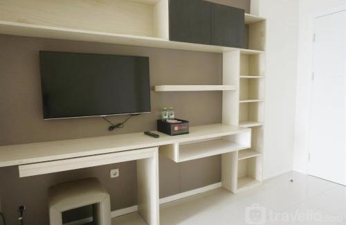 Hegarmanah Apartment | Homey 2BR Apartment at Parahyangan Residence near Parahyangan University By Travelio
