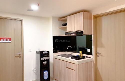 Cikarang Apartment | Homey 2BR with Work Space at Meikarta Apartment By Travelio