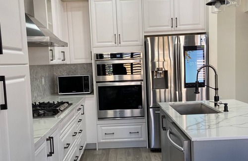 Ajax House | Homey 5 bedroom house with gas fireplace in Ajax, Ontario