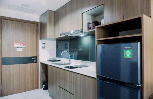 Pinang Apartment | Homey and Comfortable 1BR at The Smith Alam Sutera Apartment By Travelio