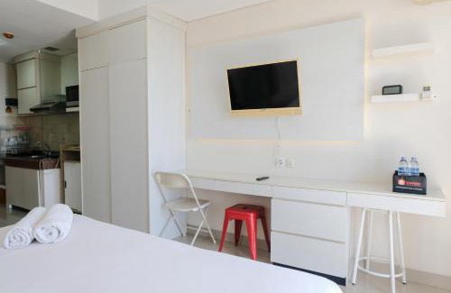 Dago Apartment | Homey and Cozy Studio Apartment at Dago Suites By Travelio