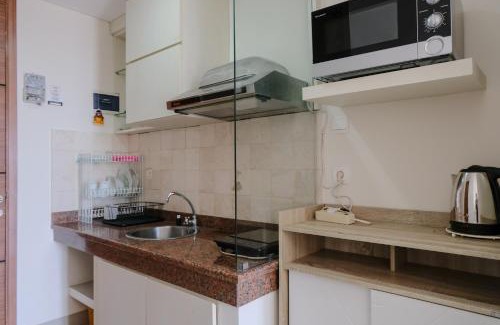 Dago Apartment | Homey and Cozy Studio Apartment at Dago Suites By Travelio