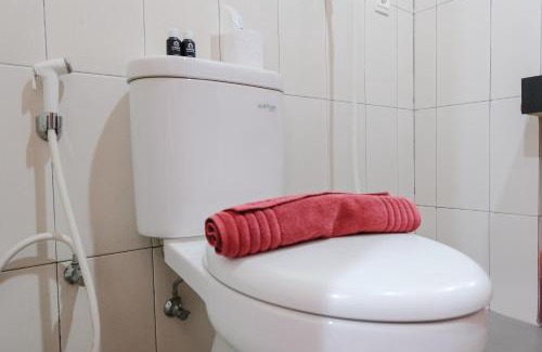 Dago Apartment | Homey and Cozy Studio Apartment at Dago Suites By Travelio