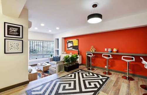 La Florida Apartment | Homey Atmosphere 3BR Flat steps from Provenza with A/C