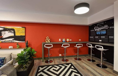 La Florida Apartment | Homey Atmosphere 3BR Flat steps from Provenza with A/C