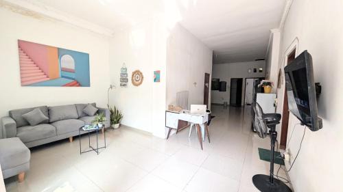 Gubeng House | Homey Guesthouse Kertajaya (Syariah)