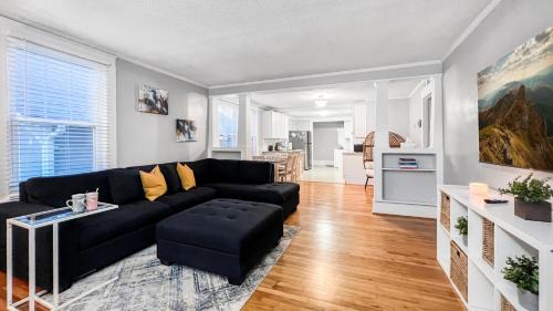 Greensboro Villa | Homey Lodge - Cozy home/Walk to Revolution Mill/Near Downtown/Perfect for groups and family/Free parking