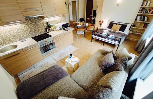 Avoti Apartment | Homey Nest in Riga Midtown center, up to 4 guests, Steps from the Park, FREE parking