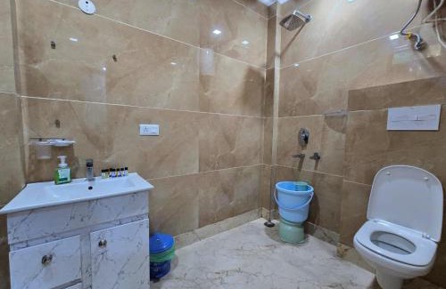 Vaishali Apartment | Homlee-4BHK Large Apt Near Vaishali Metro