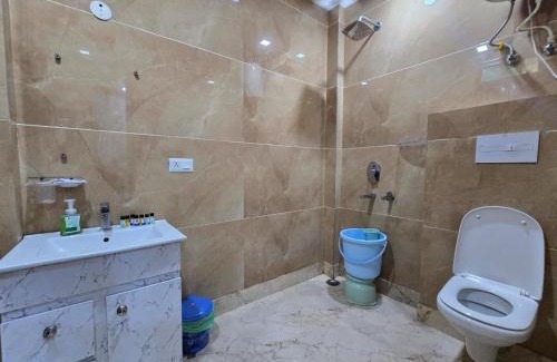 Vaishali Apartment | Homlee-4BHK Large Apt Near Vaishali Metro