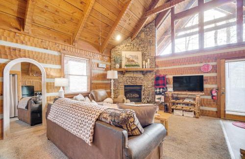 Townsend House | Honey Bear Pause Rural Escape with Porch and Hot Tub!