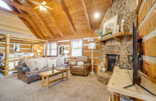 Townsend House | Honey Bear Pause Rural Escape with Porch and Hot Tub!