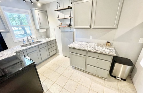 Grove Cottage | Honey Creek Getaway Waterfront Cottage - Close to town & Boat Ramp! Sleeps 10+