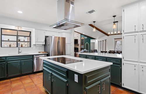 McQueeney House | Honey Dreams on Lake McQueeney. Within minutes to tons of local attractions!