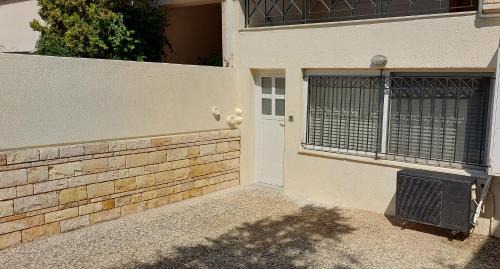 Rafina-Pikermi Apartment | HoneyBee 1 - Sunny Studio in the center of Rafina