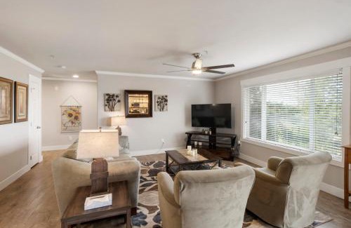 Bonney Lake Villa | HoneyHomes Spectacular View Home with Amenities