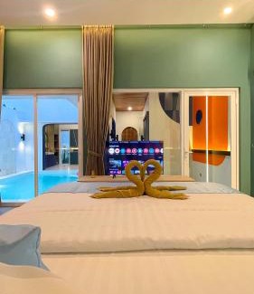 Ngaglik Villa | Honeymoon Private Pool Villa - Fulton Avenue