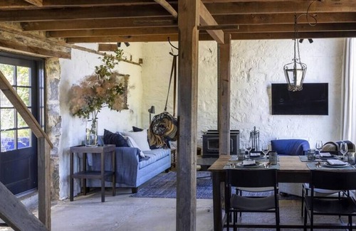 Kyneton House | HONEYSUCKLE BARN - A LUXE BARN IN A PRIVATE GARDEN