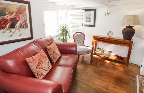 Lea Marston Cottage | HONEYSUCKLE COTTAGE, family friendly, with open fire in Lea Marston