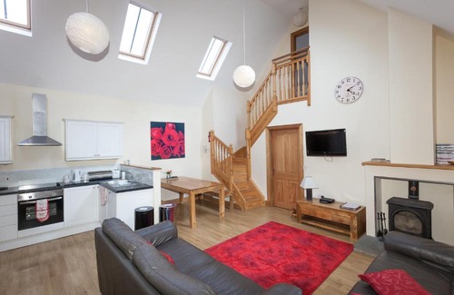 Linlithgow Apartment | Honeysuckle Cottage at Williamscraig Holiday Cottages