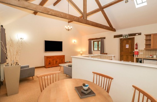 Hay-on-Wye Cottage | HONEYSUCKLE COTTAGE, romantic, character holiday cottage in Bromyard