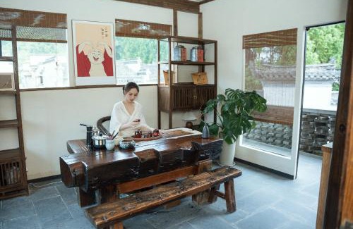 Pudong Hotel | Hongcun Nanhu Guanyuan Designer Lake View Resort Hotel Scenic spot tickets are not included