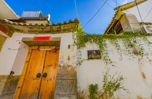 Dali Ancient Town Villa | Honglin Houseg虹林的小院 防疫整栋 古城里温馨私家小院 享受大理慢时光 树下喝茶聊天 烧烤娱乐自助厨房 休闲好去处