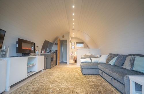 Barrow upon Trent House | Hood Lane Farm - The Pod - Luxury Glamping Holiday Lodge