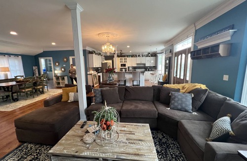 Chesapeake City House | Hook Wine & Sinker~sleeps 14 to 16 🚤 includes slip at Inn 🚤water views!