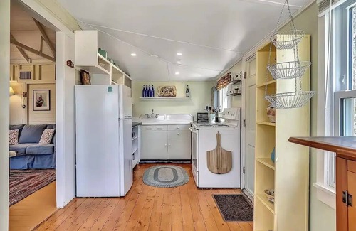 Cundys Harbor Cabin | Hooked on The Harbor! A Peaceful Cottage Stay!