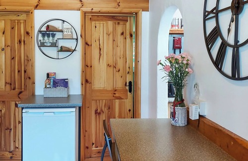 Honiton Cottage | Hooked Rise Holiday Lodge