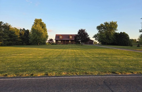 Goshen House | Hoosier Comfort Retreat on Lazy Willow Pond; Rustic, Private, Country Haven 10+