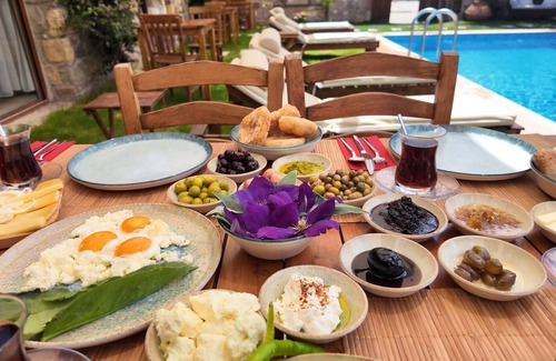 Ayvalik House | Hop Küçükköy