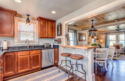 Franklin Cottage | Hop! Skip! Jump! .Or Walk To Historic Downtown Franklin, Tn. Harmony Cottage