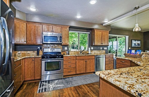 East Hope House | HOPE, IDAHO HOME Only One block from Lake Pend Oreille with GREAT lake views!